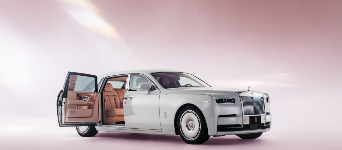 P90593871_highRes_rolls-royce-presents